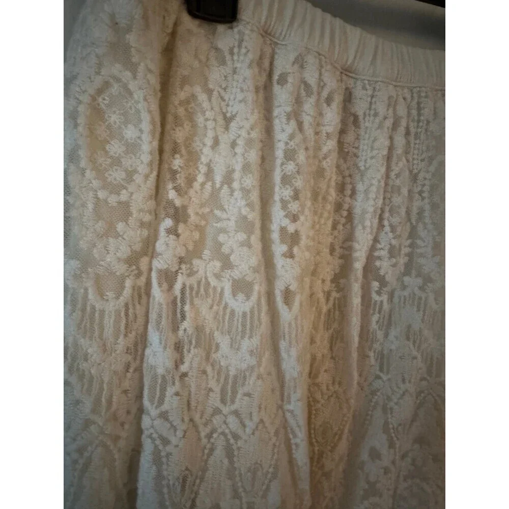 H&M Women’s size 8 Cream lace Skirt